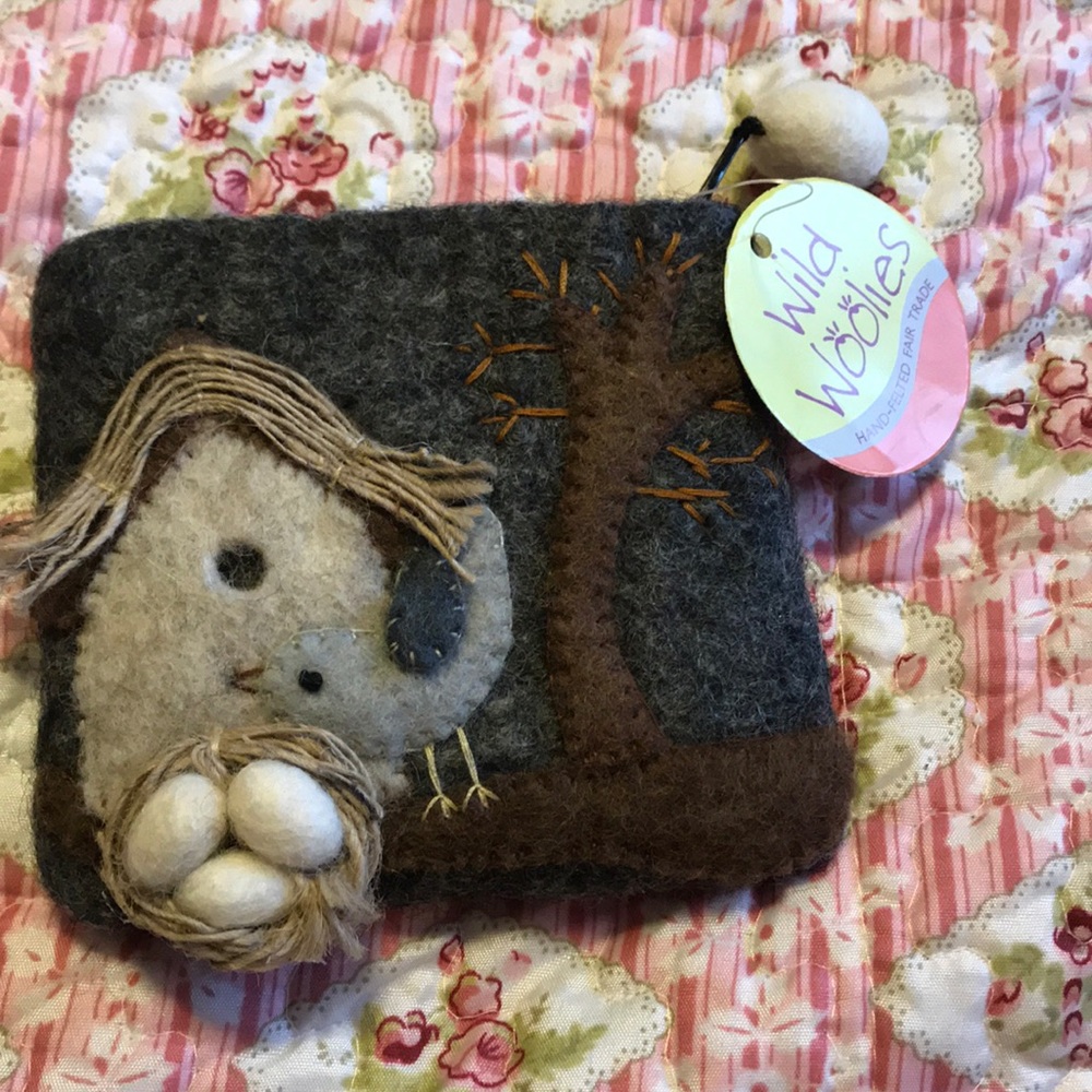 Nesting bird coin purse